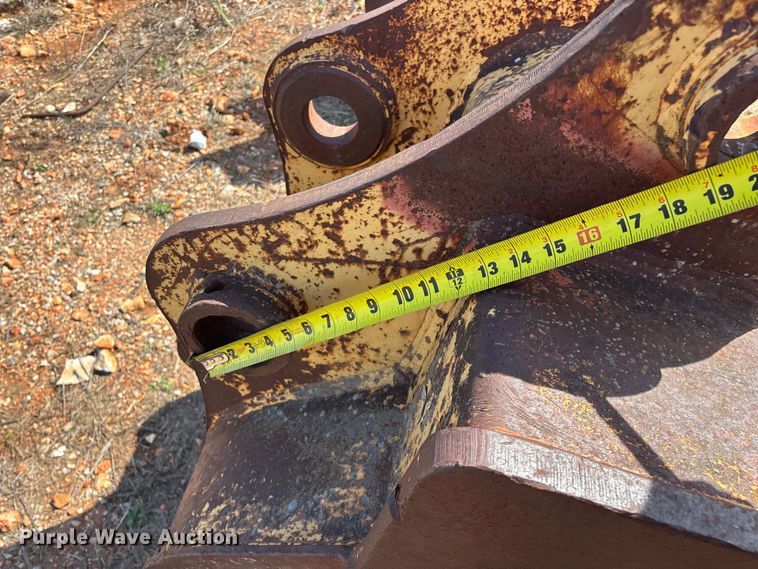 image for item EO4165 (2) excavator buckets