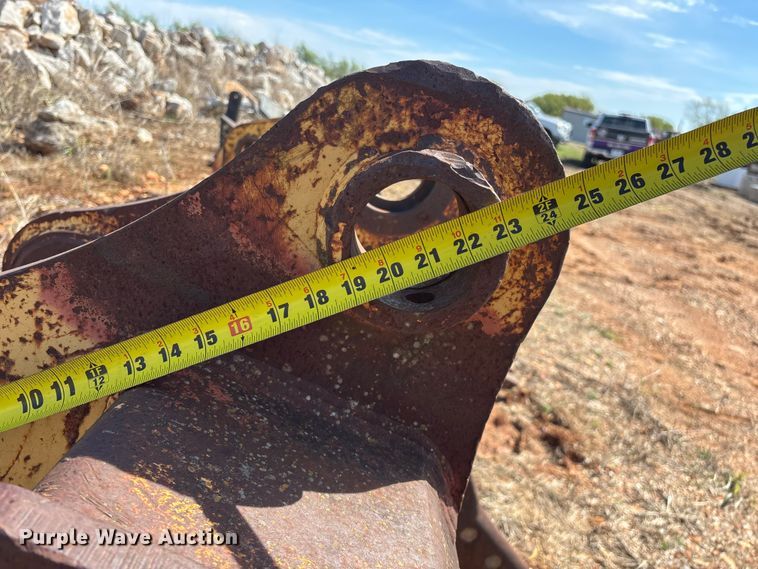 image for item EO4165 (2) excavator buckets