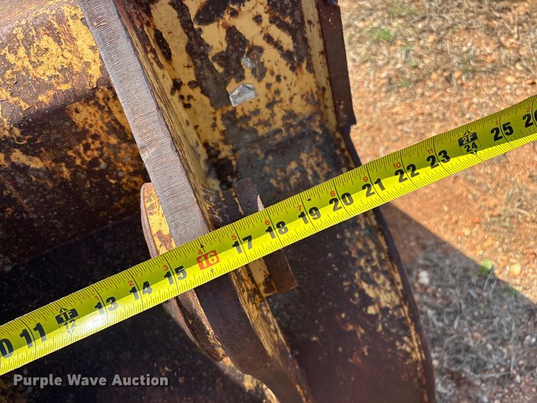 image for item EO4165 (2) excavator buckets