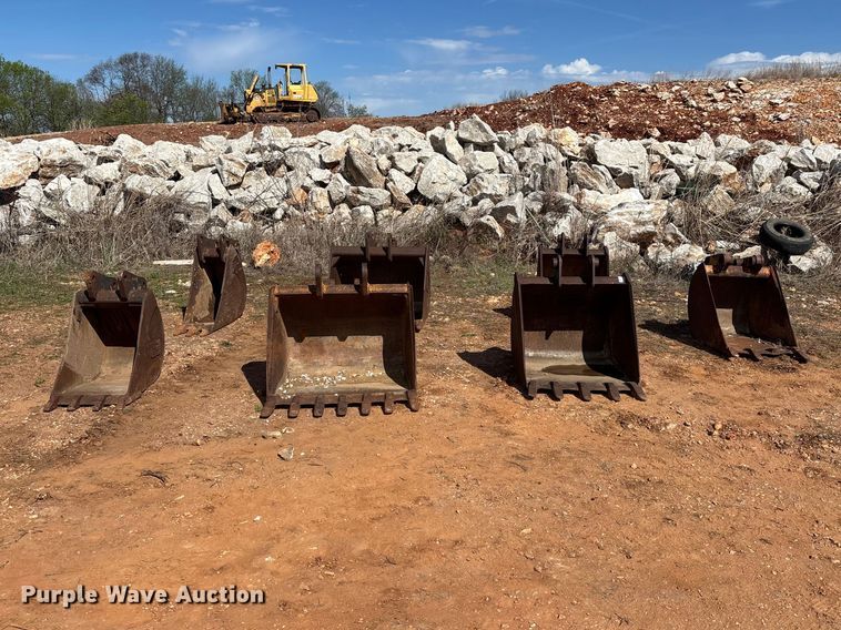 image for item EO4166 (7) backhoe buckets