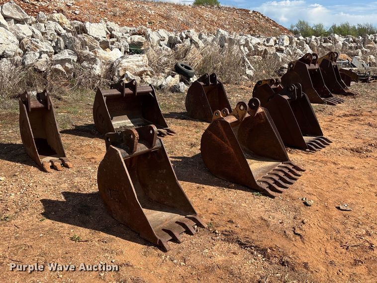 image for item EO4166 (7) backhoe buckets