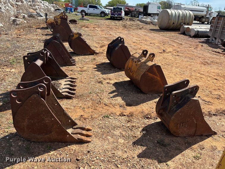 image for item EO4166 (7) backhoe buckets