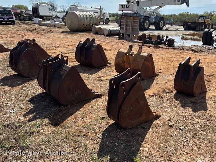 image for item EO4166 (7) backhoe buckets