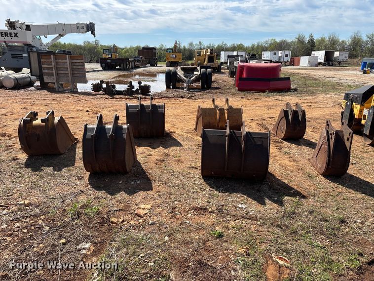 image for item EO4166 (7) backhoe buckets