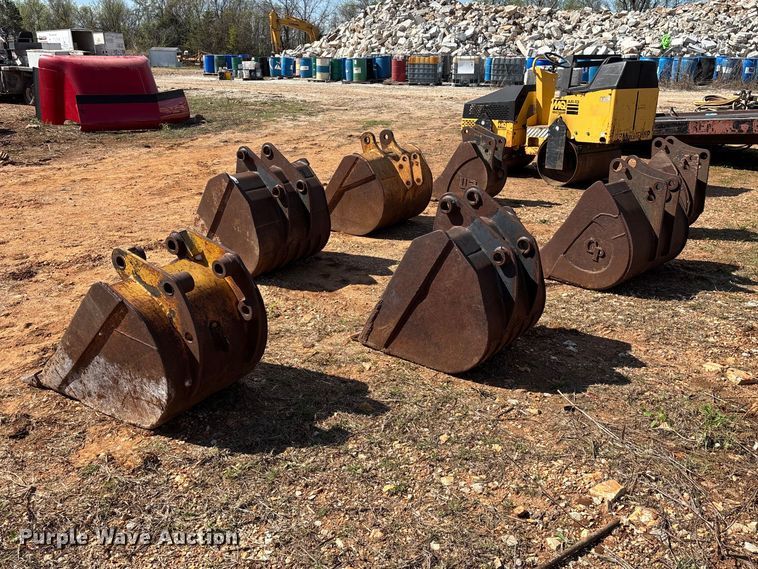 image for item EO4166 (7) backhoe buckets