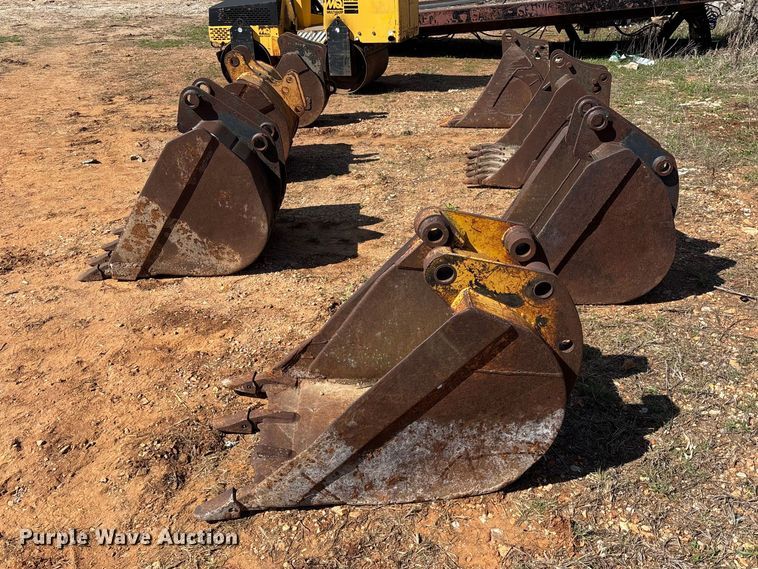 image for item EO4166 (7) backhoe buckets