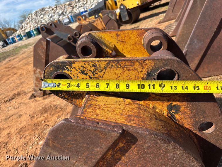 image for item EO4166 (7) backhoe buckets