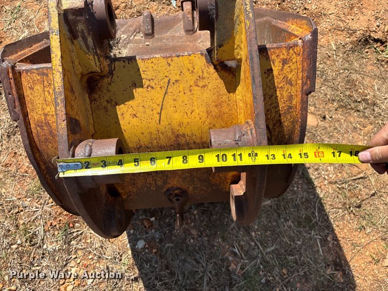 image for item EO4166 (7) backhoe buckets