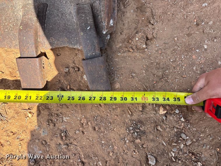 image for item EO4166 (7) backhoe buckets