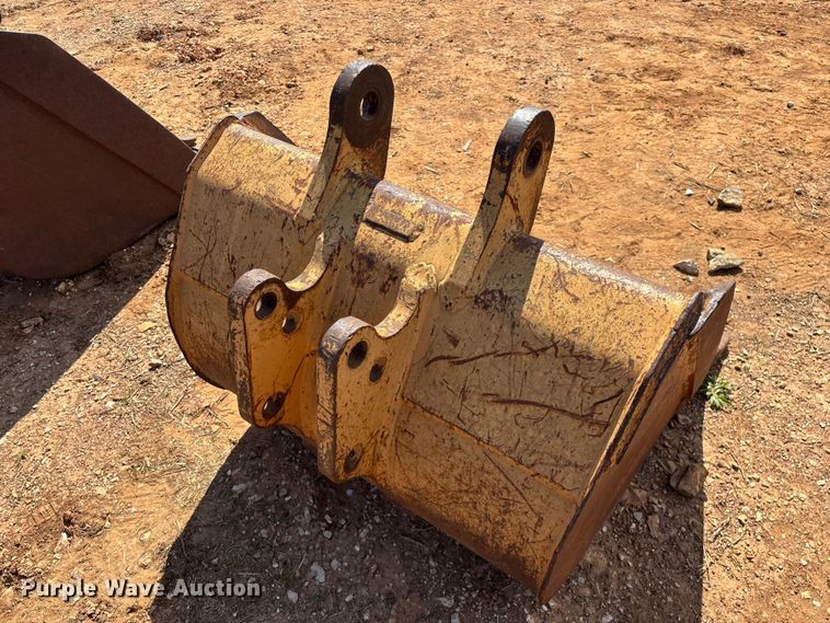 image for item EO4166 (7) backhoe buckets
