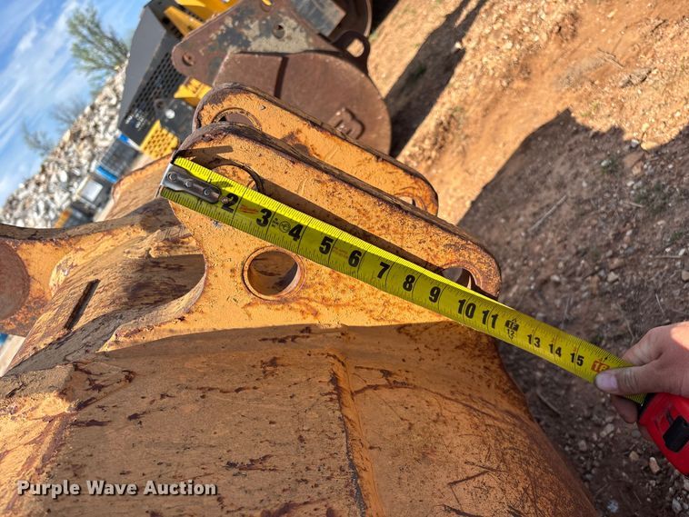 image for item EO4166 (7) backhoe buckets