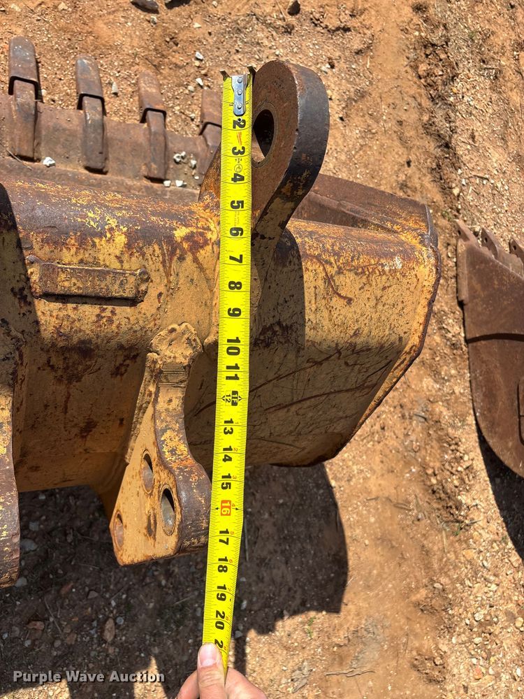 image for item EO4166 (7) backhoe buckets