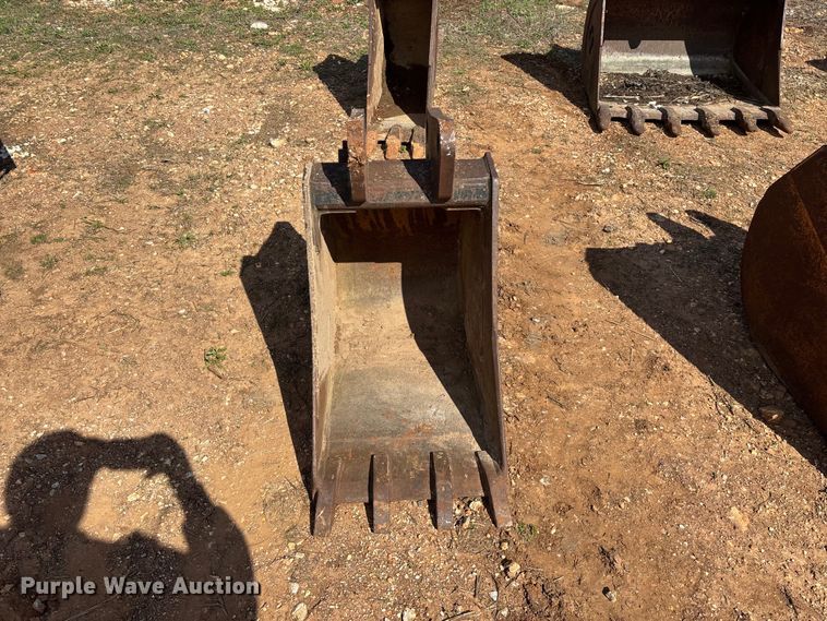 image for item EO4166 (7) backhoe buckets