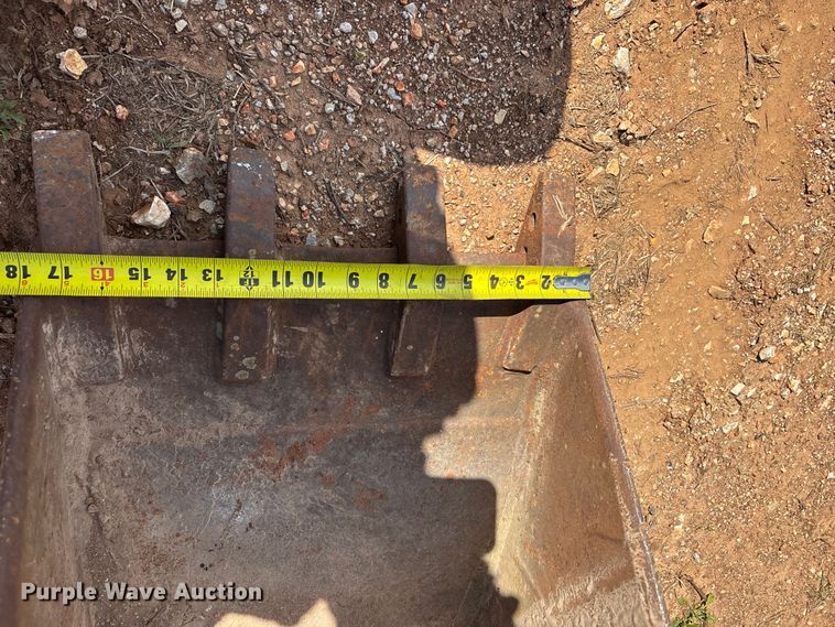 image for item EO4166 (7) backhoe buckets