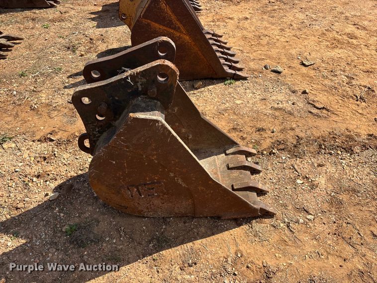 image for item EO4166 (7) backhoe buckets