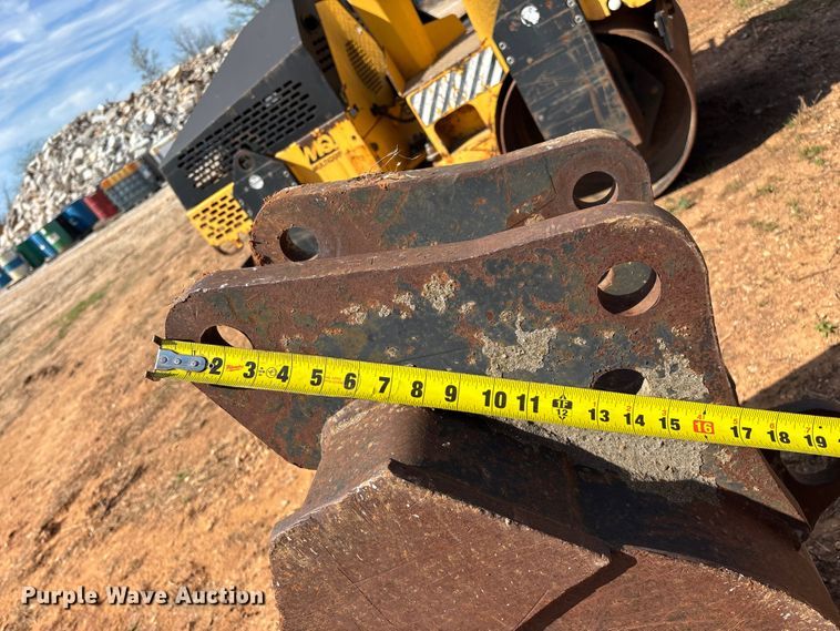image for item EO4166 (7) backhoe buckets