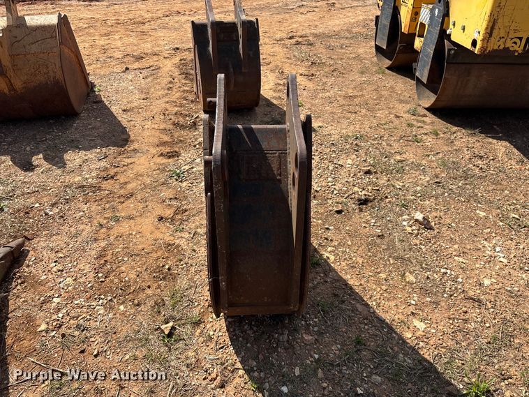 image for item EO4166 (7) backhoe buckets