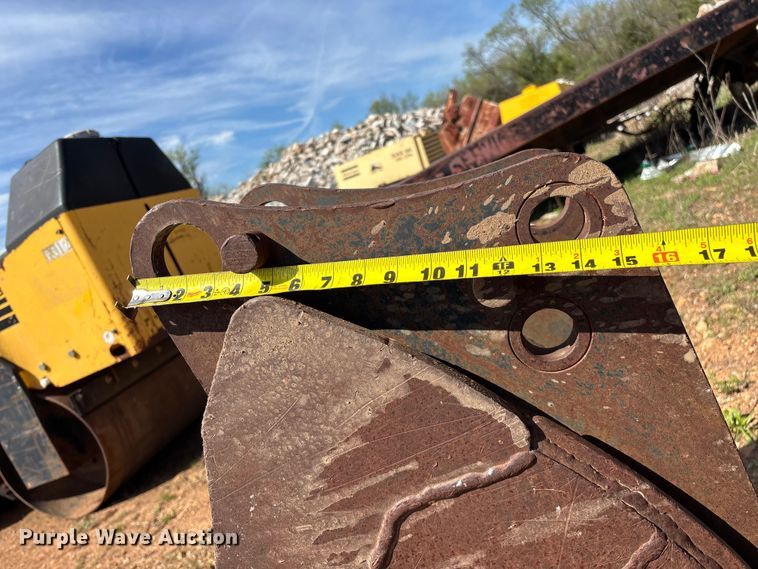 image for item EO4166 (7) backhoe buckets