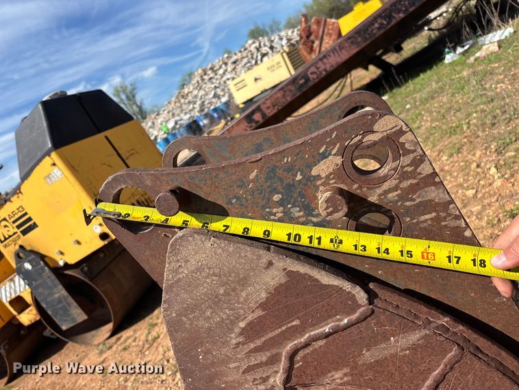 image for item EO4166 (7) backhoe buckets