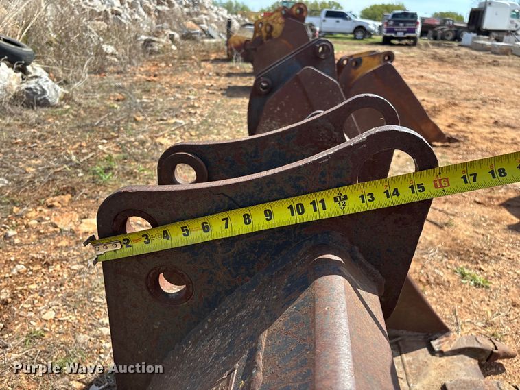 image for item EO4166 (7) backhoe buckets