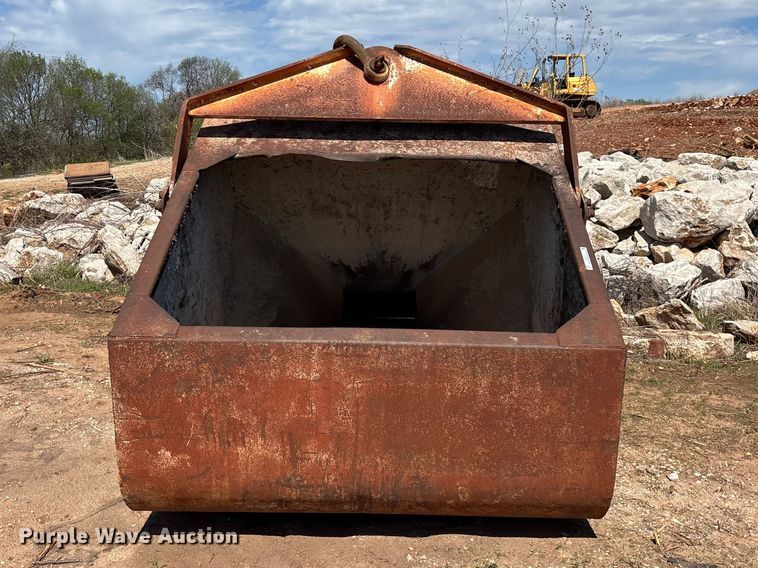 image for item EO4171 Concrete crane bucket