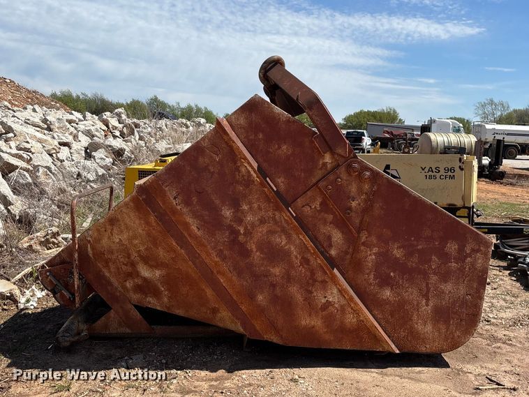 image for item EO4171 Concrete crane bucket