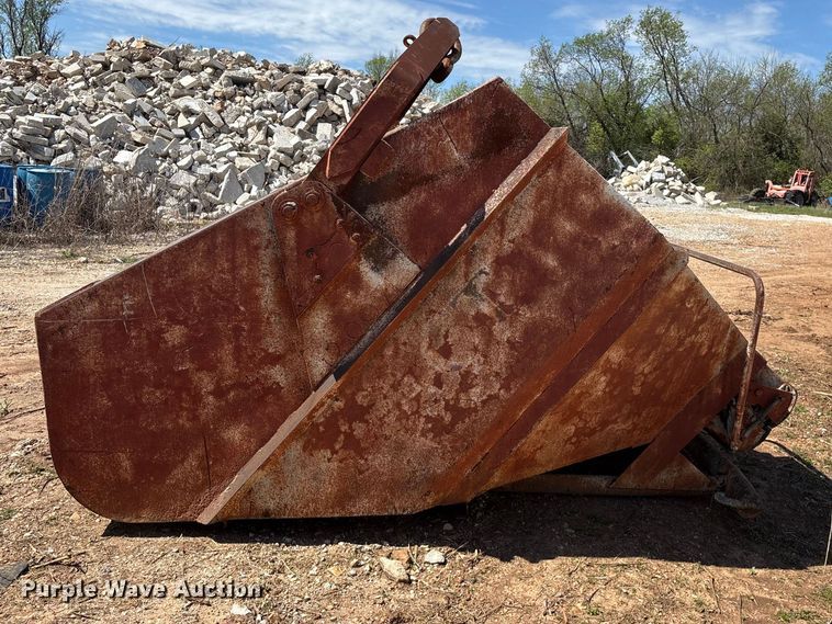 image for item EO4171 Concrete crane bucket