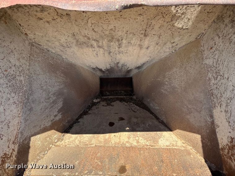 image for item EO4171 Concrete crane bucket