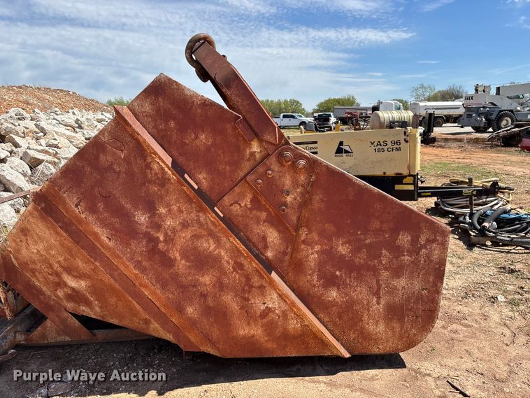 image for item EO4171 Concrete crane bucket