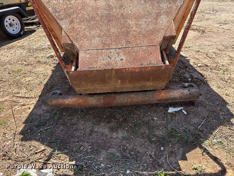 image for item EO4171 Concrete crane bucket