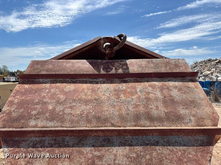 image for item EO4171 Concrete crane bucket