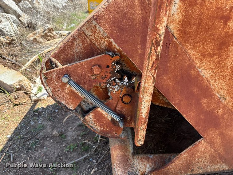 image for item EO4171 Concrete crane bucket