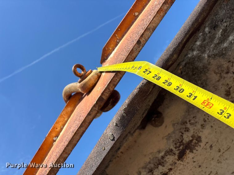 image for item EO4171 Concrete crane bucket