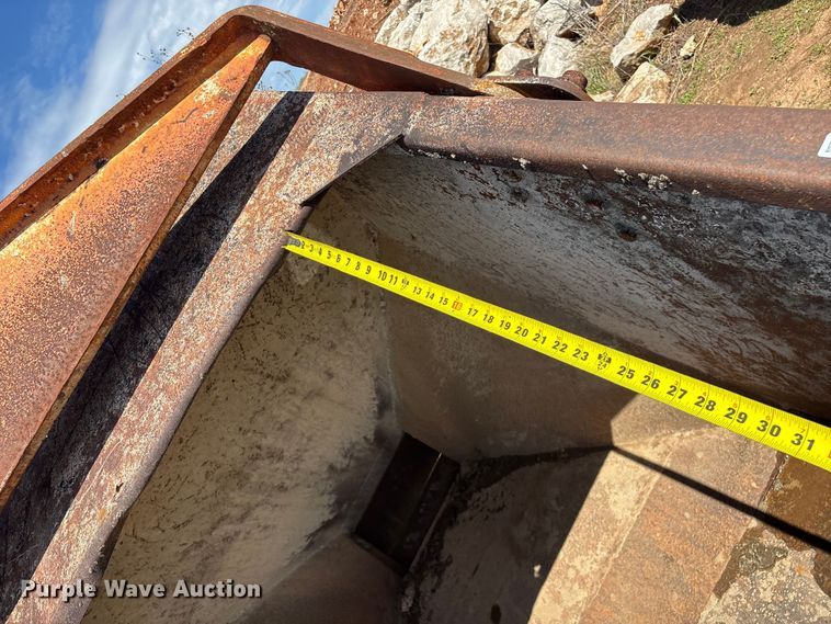 image for item EO4171 Concrete crane bucket