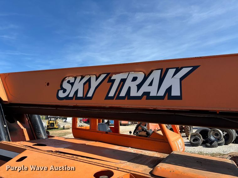 image for item EO4173 Sky Trak 8042 telehandler