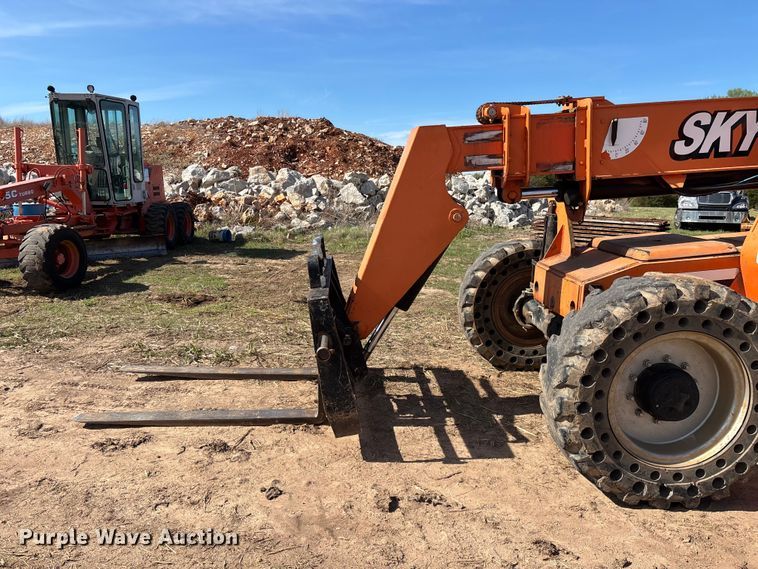 image for item EO4173 Sky Trak 8042 telehandler