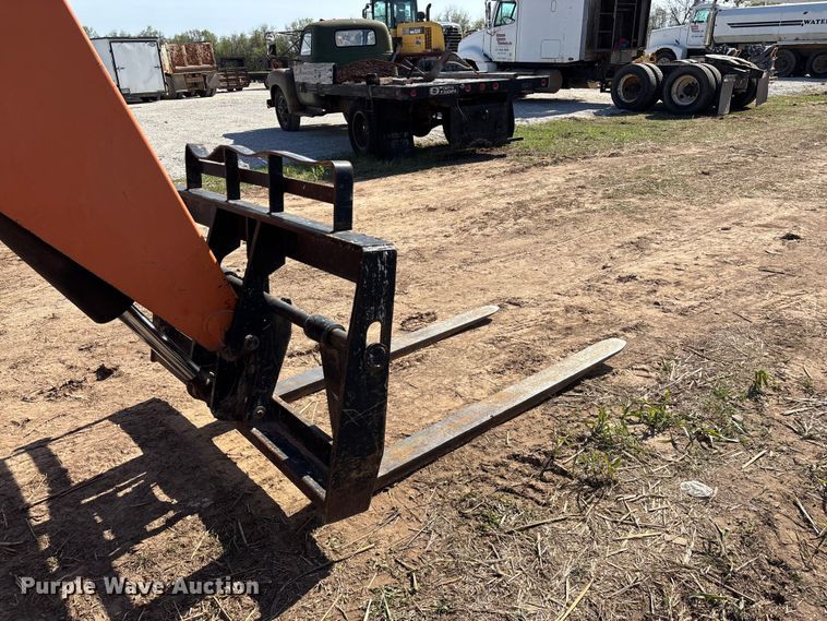 image for item EO4173 Sky Trak 8042 telehandler