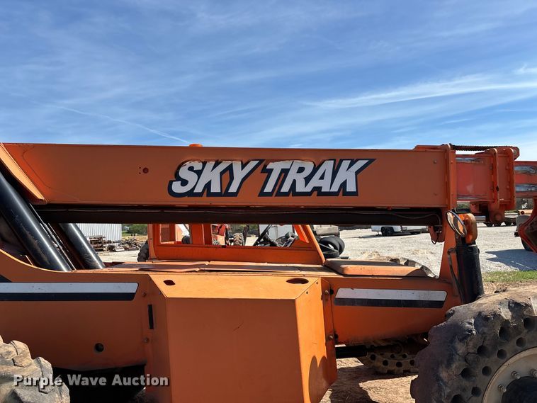 image for item EO4173 Sky Trak 8042 telehandler
