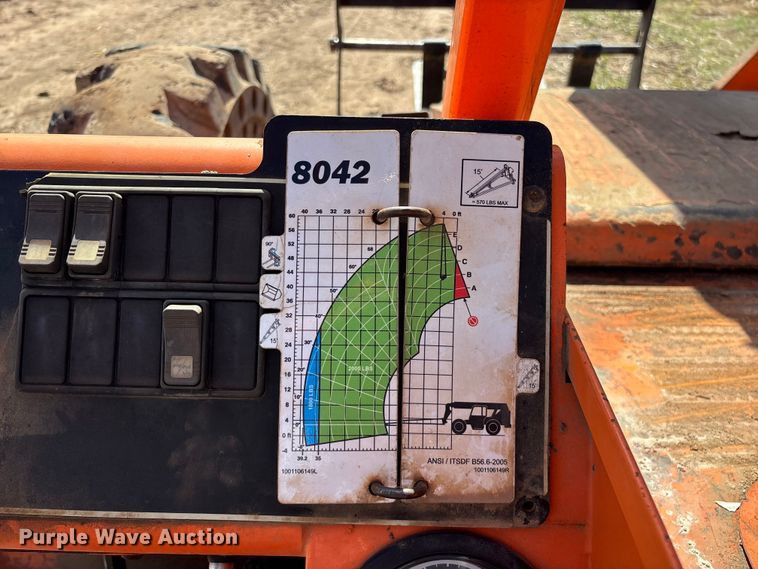 image for item EO4173 Sky Trak 8042 telehandler