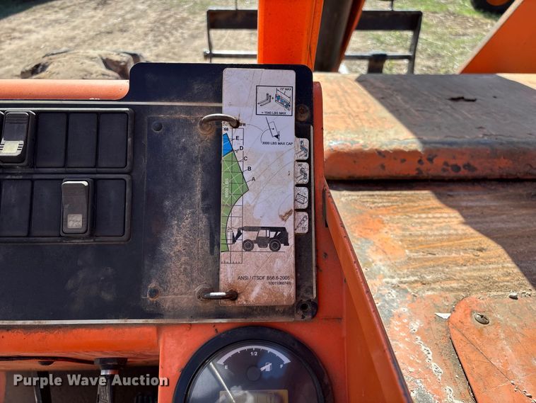 image for item EO4173 Sky Trak 8042 telehandler