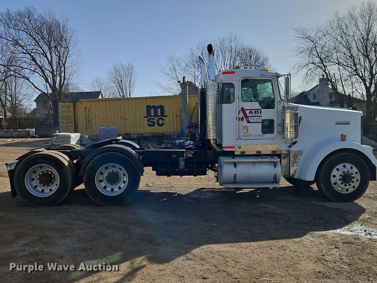 image for item EO7017 2000 Kenworth W900 semi truck