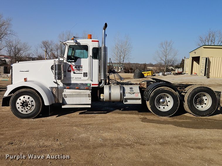 image for item EO7017 2000 Kenworth W900 semi truck