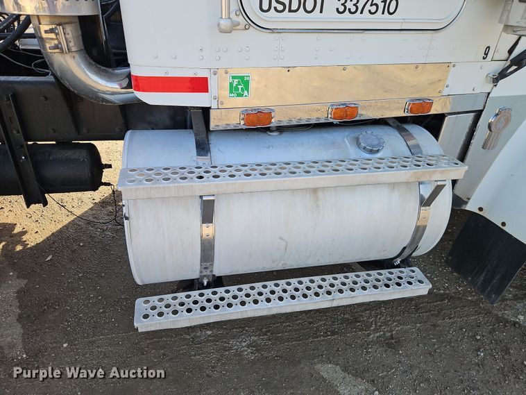 image for item EO7017 2000 Kenworth W900 semi truck