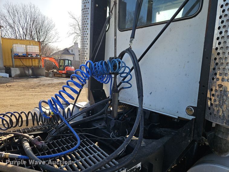 image for item EO7017 2000 Kenworth W900 semi truck