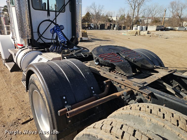 image for item EO7017 2000 Kenworth W900 semi truck