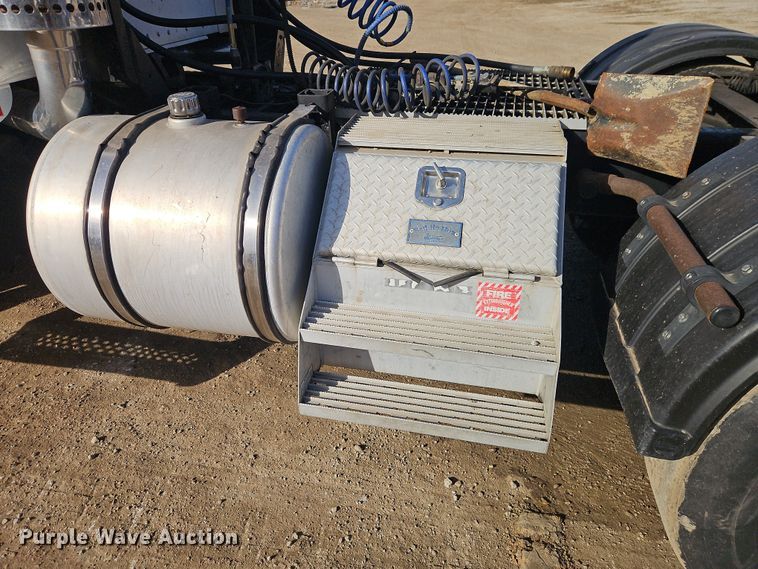 image for item EO7017 2000 Kenworth W900 semi truck