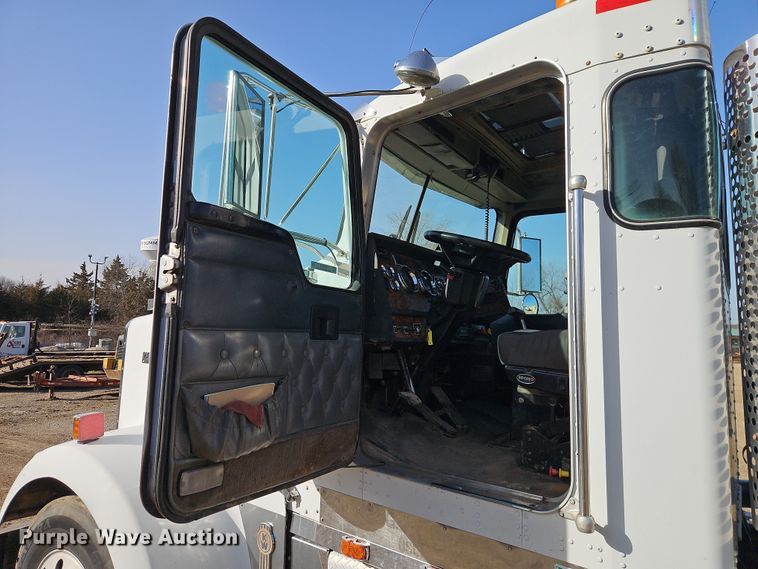 image for item EO7017 2000 Kenworth W900 semi truck