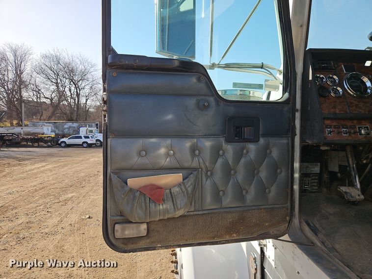 image for item EO7017 2000 Kenworth W900 semi truck