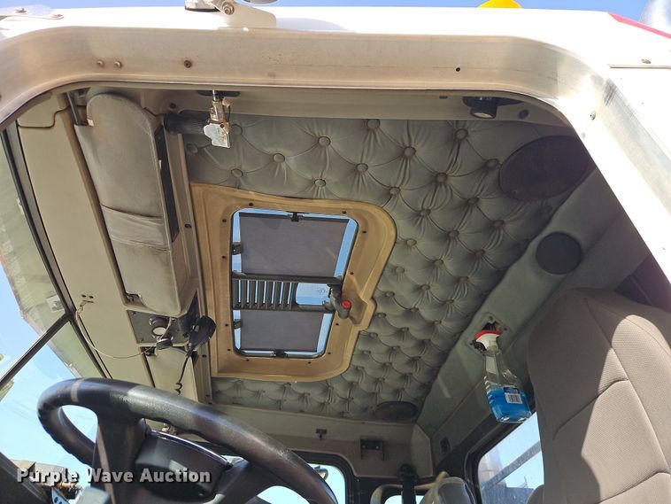 image for item EO7017 2000 Kenworth W900 semi truck