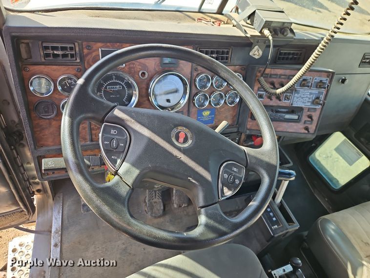 image for item EO7017 2000 Kenworth W900 semi truck